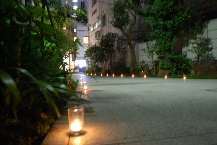 青山霊廟の迎え火