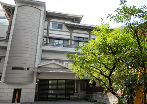 実相寺青山霊廟　外観