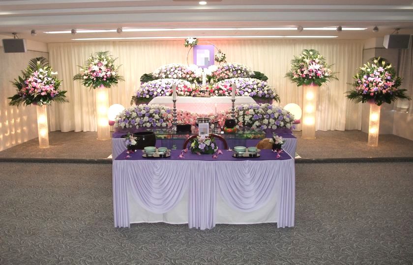 印象に残るオリジナルの生花祭壇
