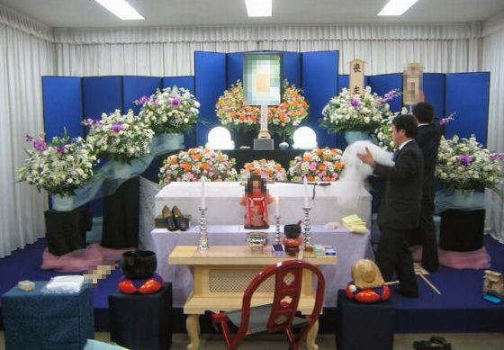 祭壇まわりの飾りも拘ります